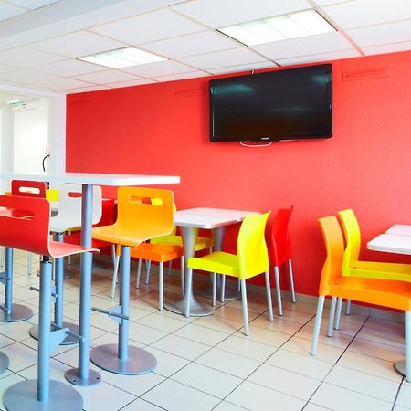 Premiere Classe Montreuil Montreuil  Exterior foto The interior of a typical McDonald's restaurant