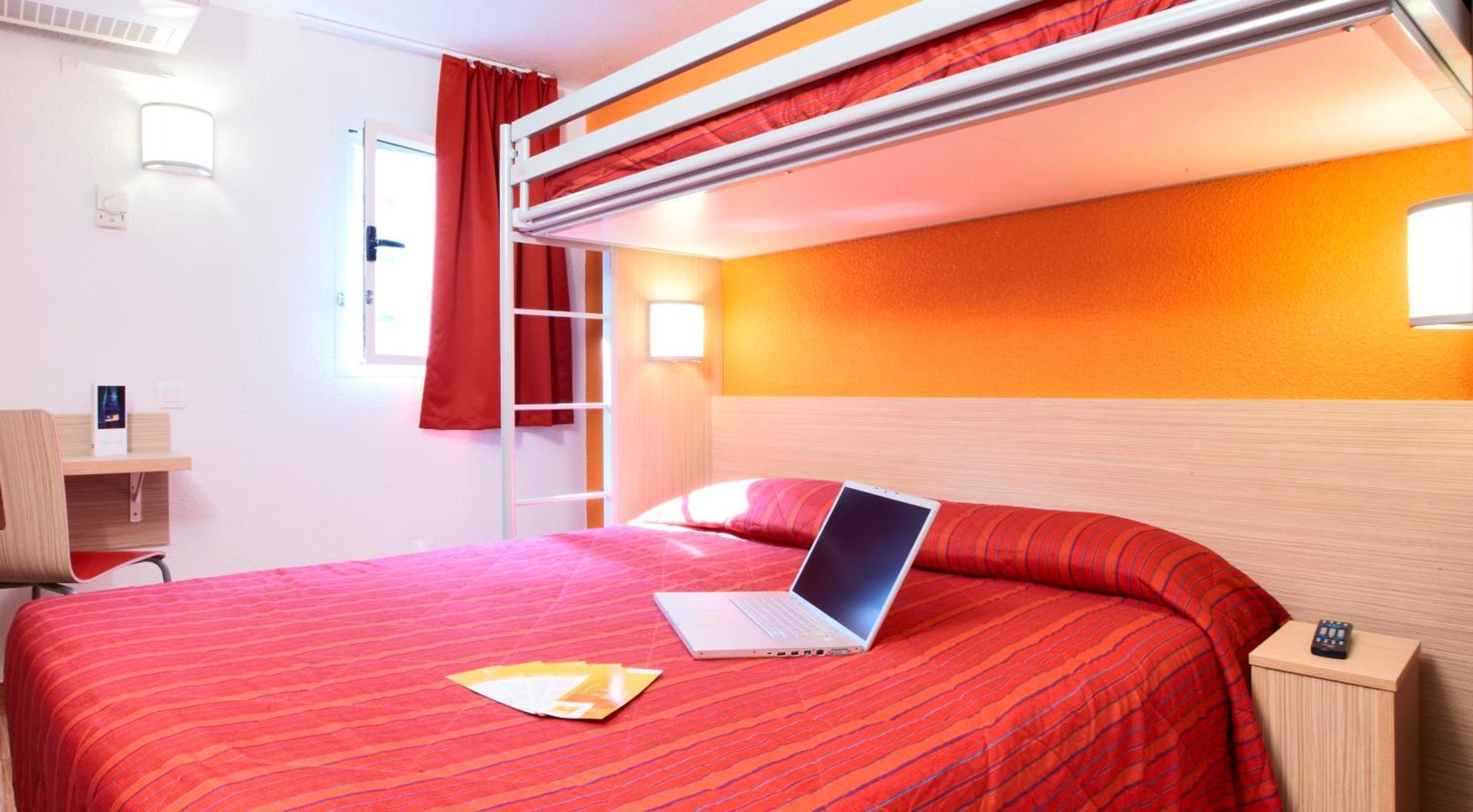 Premiere Classe Montreuil Montreuil  Exterior foto A typical room at a hotel