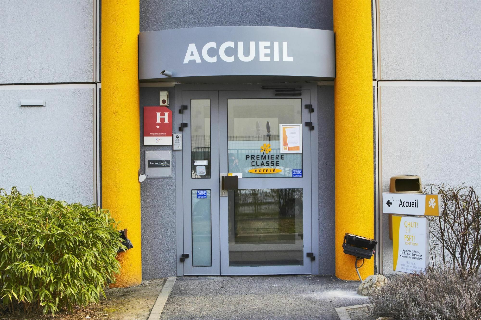Premiere Classe Montreuil Montreuil  Exterior foto Entrance of the airport